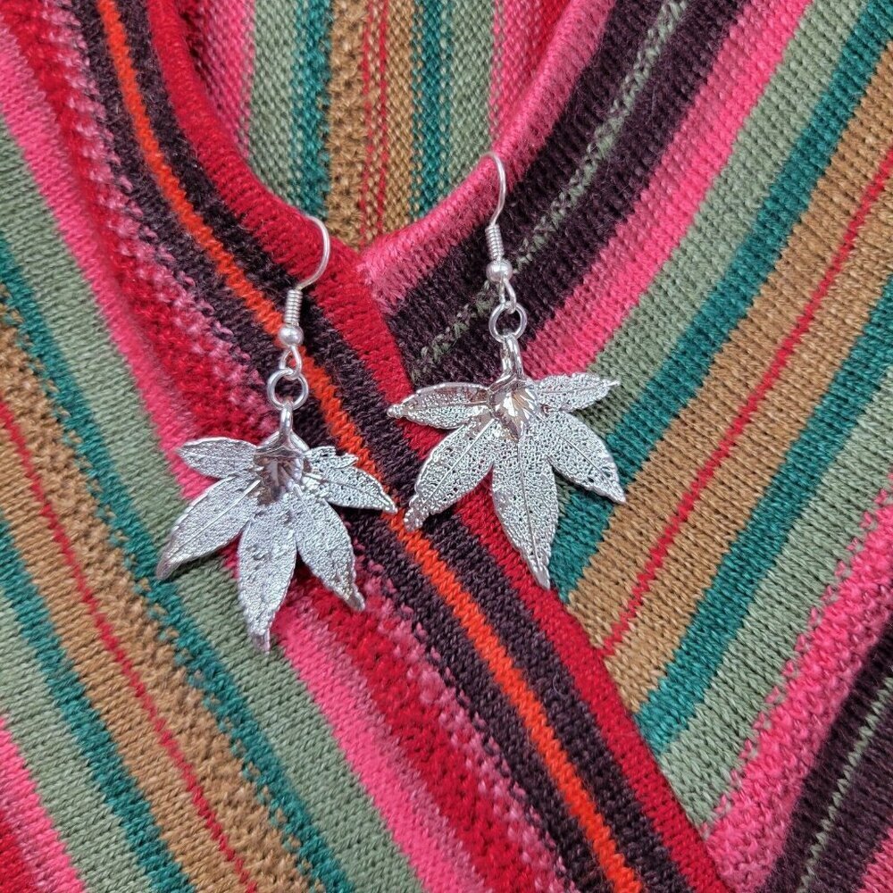 Silver Tone Leaf Earrings Natures Jewelry Japanese Maple Fish Hook Style Unique‎